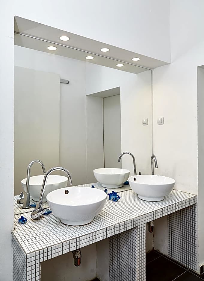 Lovecroatia Zagreb-'Paxnest' HOSTEL, No party! Cozy and quiet! Separated Men and women's Dormitory and Shower room! Indoor shoes provided! Lower beds with curtains for privacy! Maximum 4-5 beds per room! Fully prepared bed sheets! Have Laundry shop