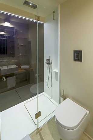 Avani Room Single Use