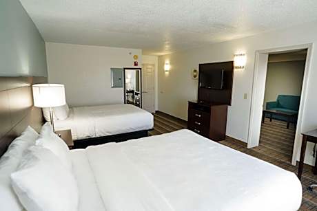 Efficiency Queen Room with Two Queen Beds - Smoking