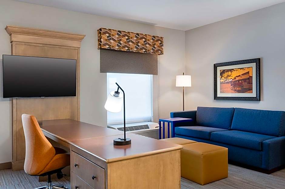 Hampton Inn By Hilton And Suites Dodge City