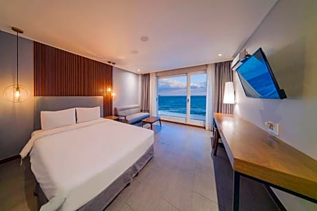Deluxe Double Room with Sea View + BBQ package for 2 people