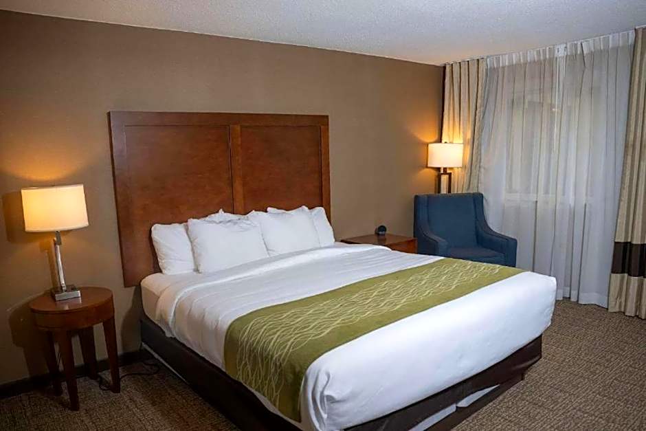 Comfort Inn & Suites Erie - Splash Lagoon Indoor Waterpark