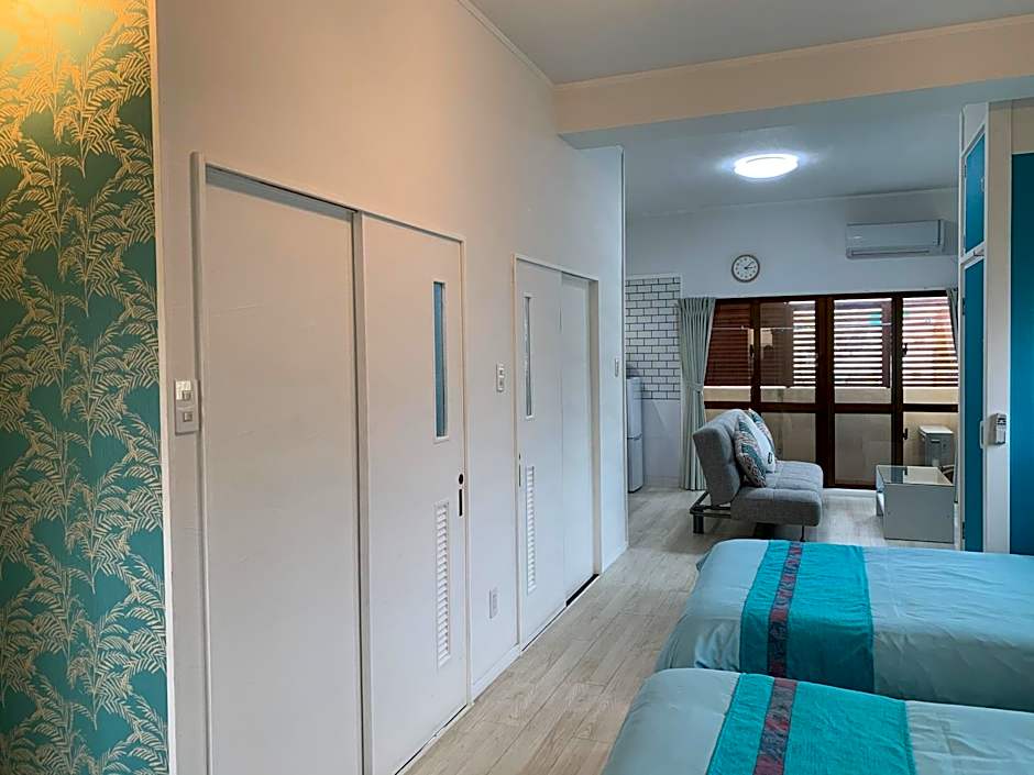 Maximum of 18 people can be rented in one building 3 minutes walk to Tomari Port 10 minutes drive to the airport No parking lot 30 seconds walk from paid parking lot warayunso port city May