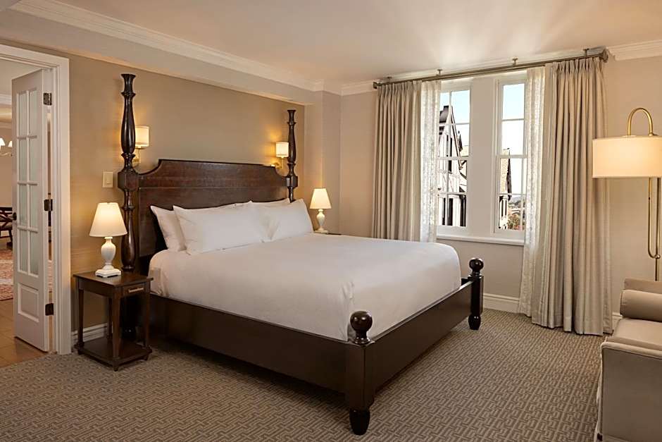 The Hotel Roanoke & Conference Center, Curio Collection by Hilton