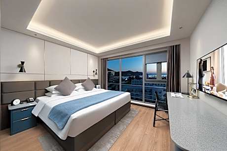 2-Bedroom Deluxe Lake View