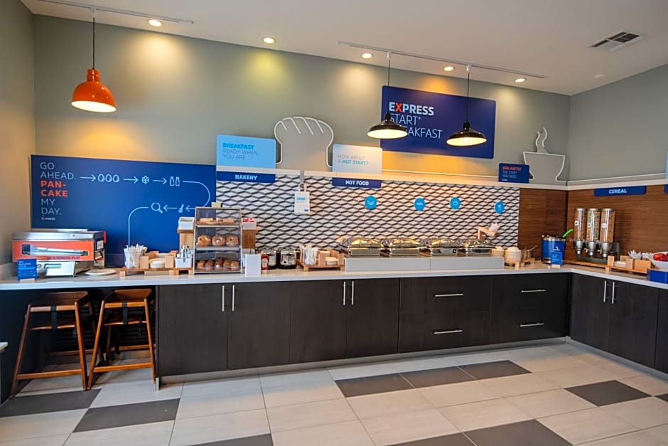 Holiday Inn Express & Suites N Waco Area - West, an IHG Hotel