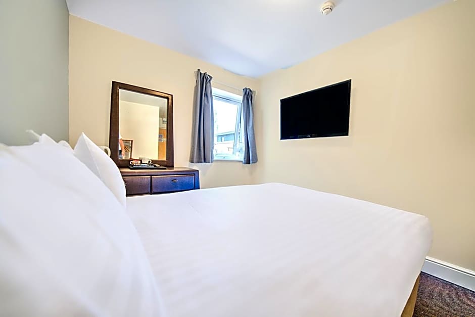 GO2 Gloucester Hotel by OYO