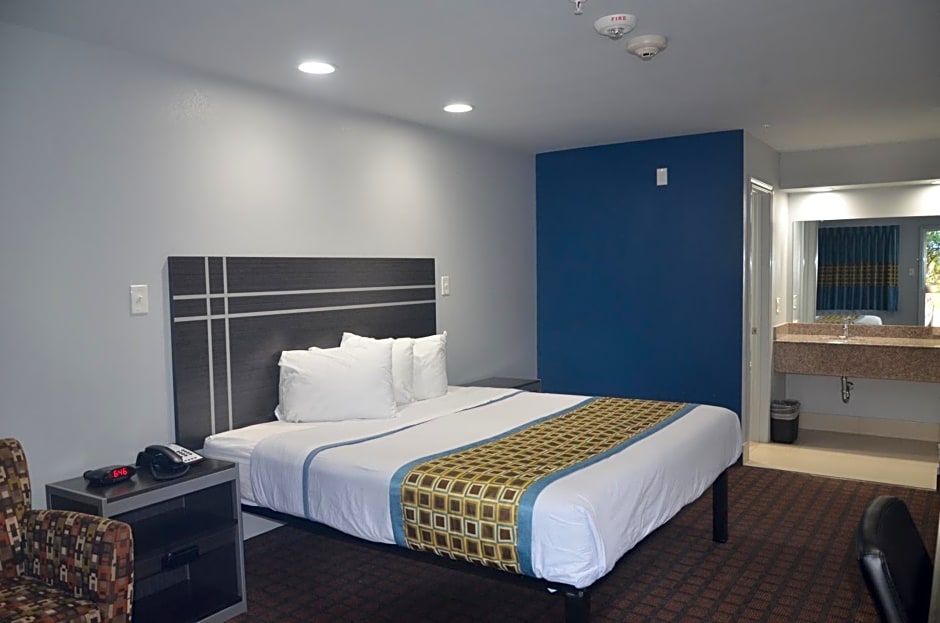 Travelers Inn