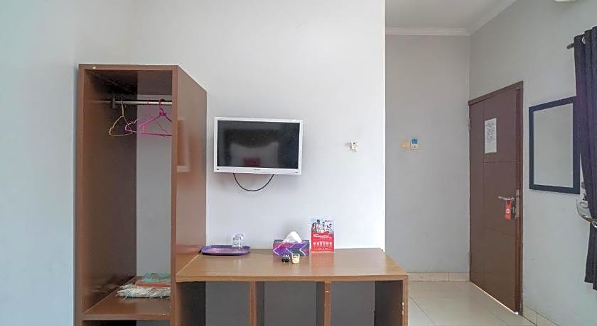 RedDoorz Syariah Near Tugu Dodol Kandangan