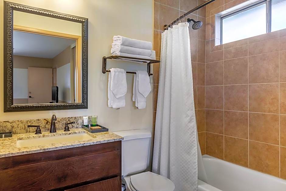 Carlton Oaks Lodge, an Ascend Collection Hotel