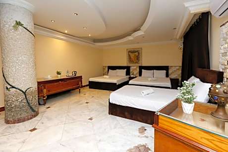 Deluxe King Suite