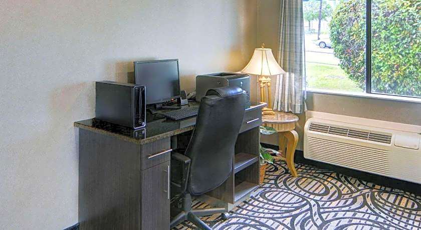 Quality Inn & Suites Grand Prairie South