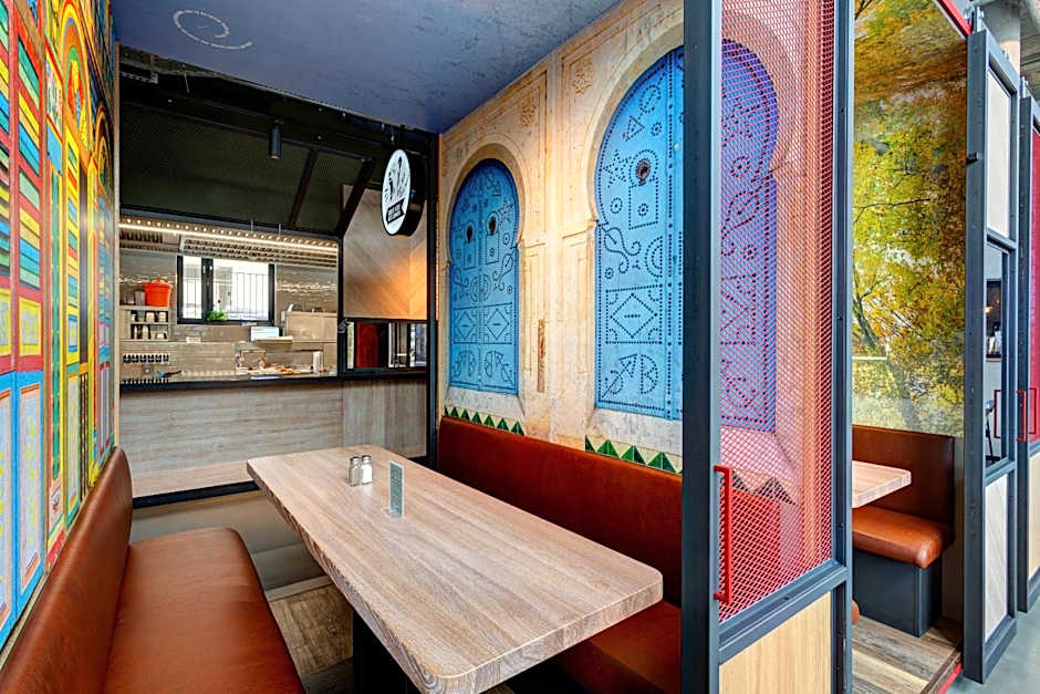 Schulz Hotel Berlin Wall at the East Side Gallery