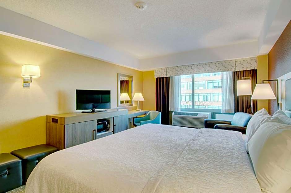 Hampton Inn By Hilton And Suites At Boston Crosstown Center