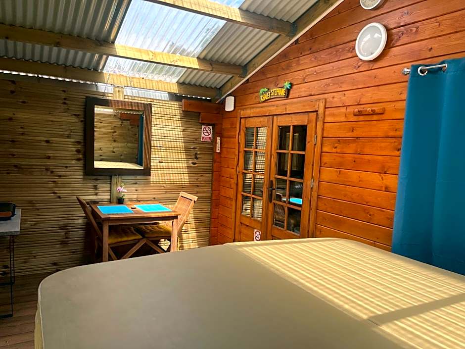 Les Chalets de Marie 974- Jacuzzi SPA privatif dans le chalet , sans vis à vis , vue mer