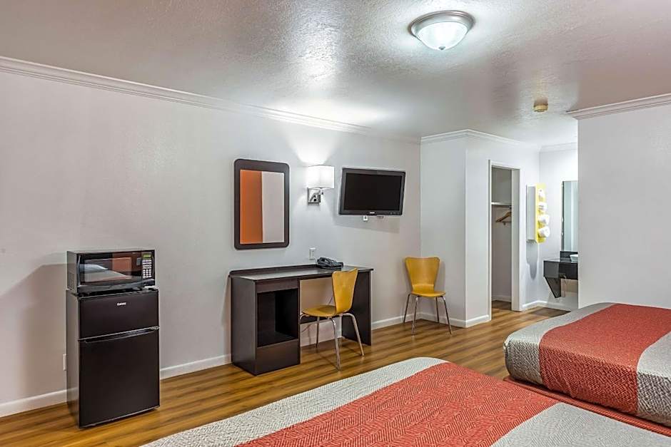 Motel 6-Tremonton, UT