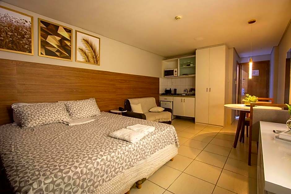 Suíte luxo com tela de cinema no América Towers Studio Residence
