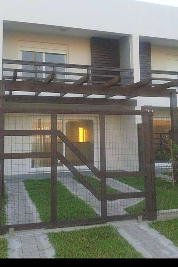 Sobrados com suíte e sacada vista ao mar