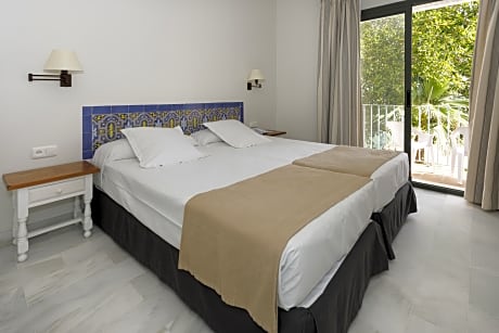 DOUBLE ROOM WITH EXTRA BED FOR 2 ADULTS + 1 CHILD