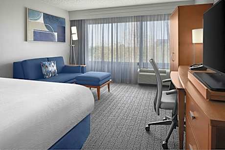 King Room with Bathtub - Mobility Access/Hearing Accessible