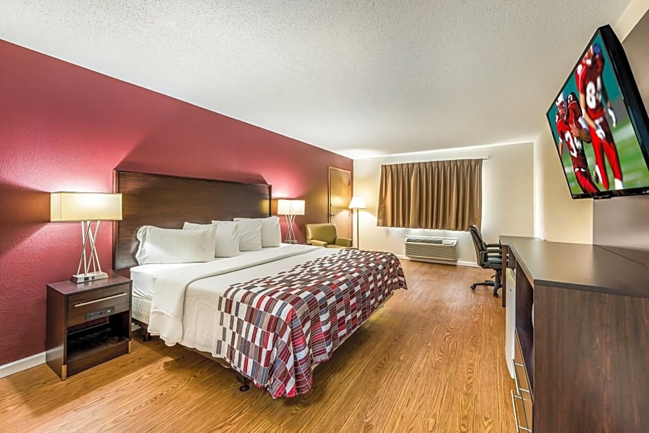 Red Roof Inn & Suites Wapakoneta