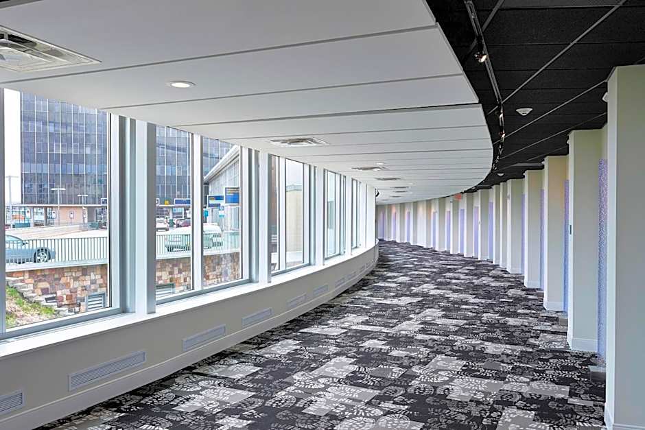 Renaissance by Marriott Edmonton Airport Hotel