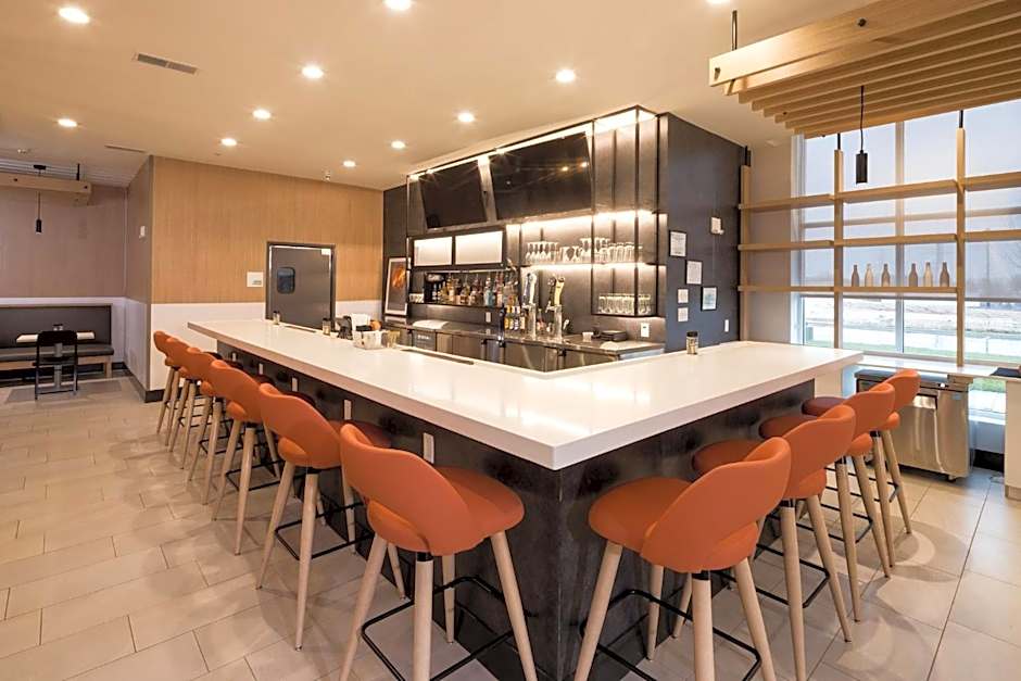 Holiday Inn & Suites Detroit - Troy by IHG