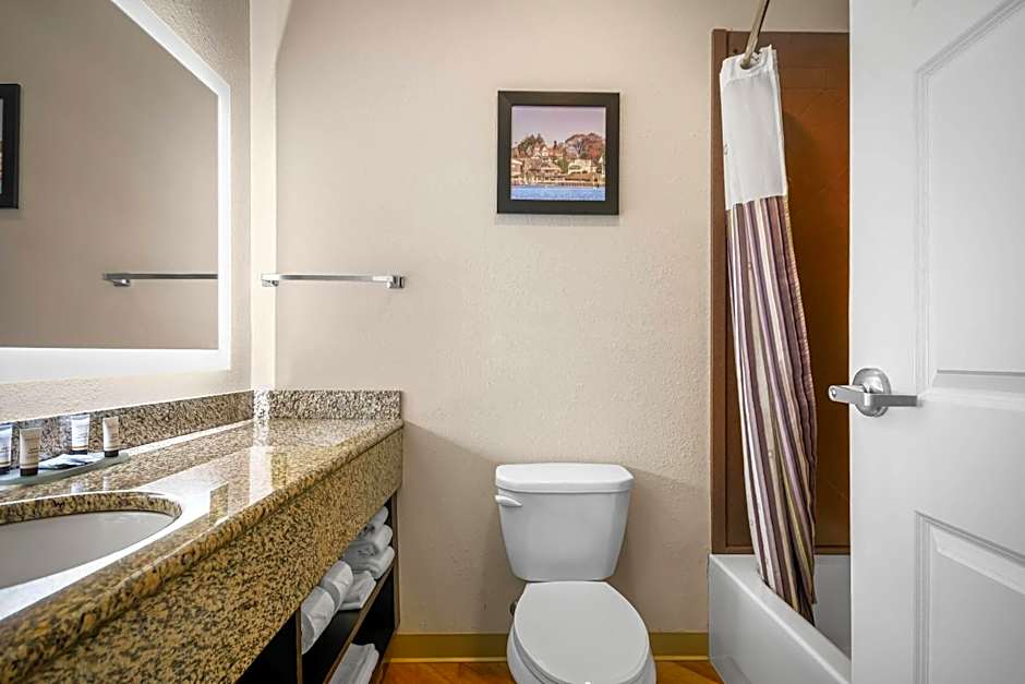 La Quinta by Wyndham Stonington-Mystic Area