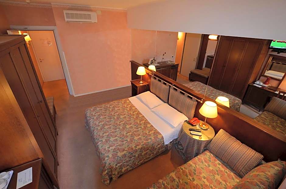 Hotel Astro