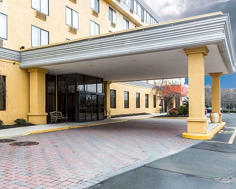 Clarion Hotel Somerset - New Brunswick