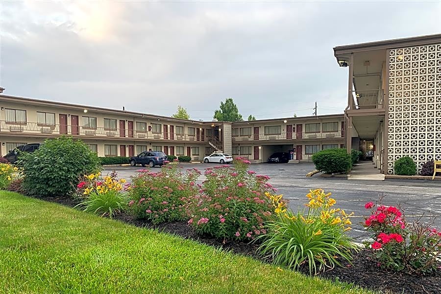 Photo 1 of 1 of Campus Inn