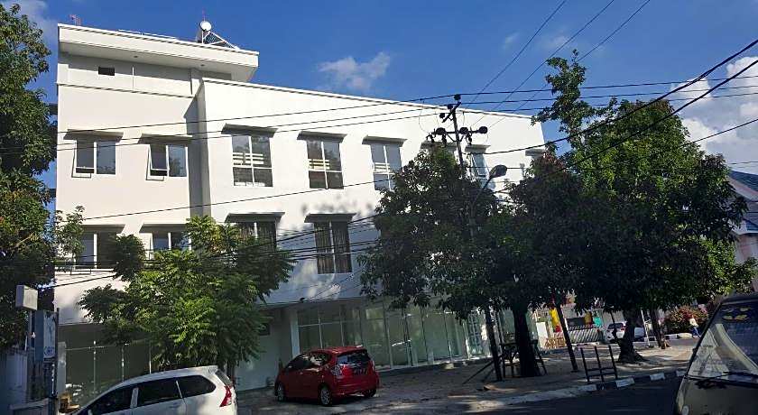 RedDoorz Hostel @ Manado Green Hostel