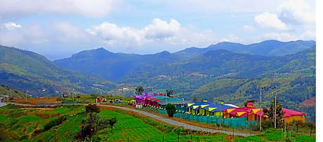 The Bowers Chalet Private Campfire & Lawn BBQ, WIFI, Breakfast Hill Top 360 degree view