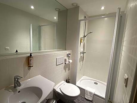 1 Double Bed Non-Smoking Classic Room Courtesy Tray