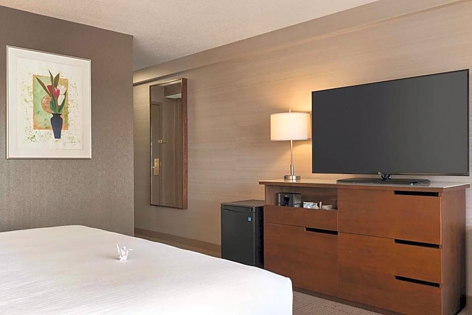 Coast Edmonton Plaza Hotel by APA