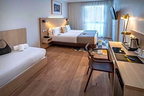 DOUBLE OR TWIN DELUXE RAMBLAS VIEW