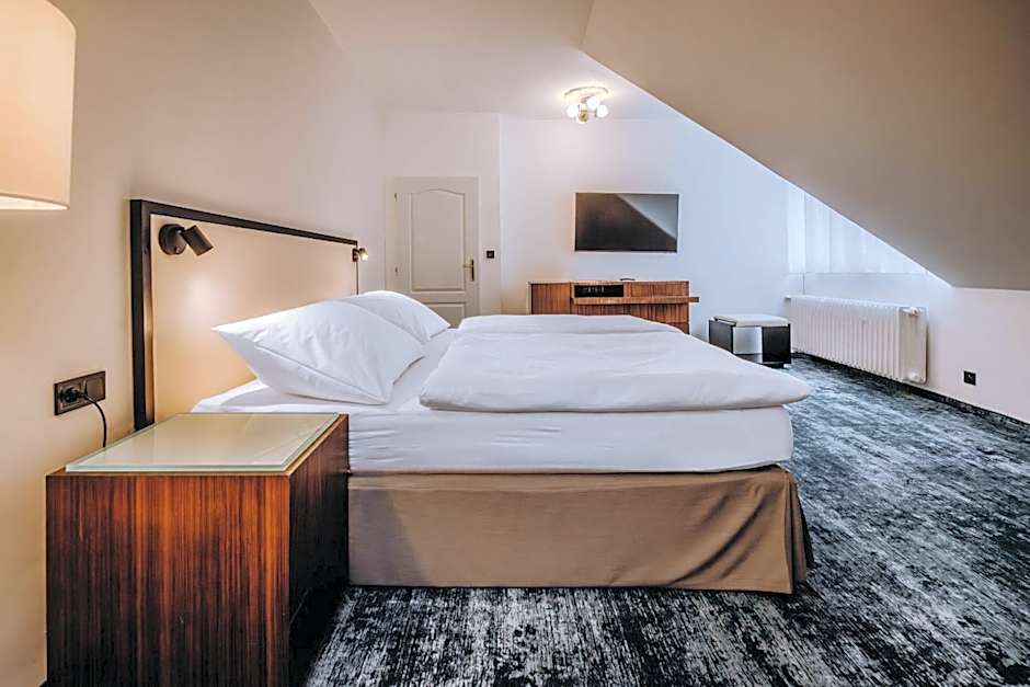 Esplanade Self Check-in Hotel