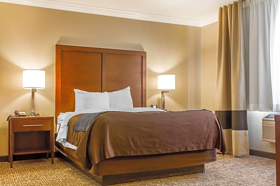 Comfort Inn & Suites Redwood Country