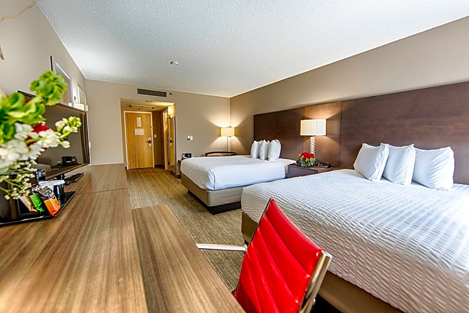 Photo 1 of 2 of 2 Queen Beds, Accessible