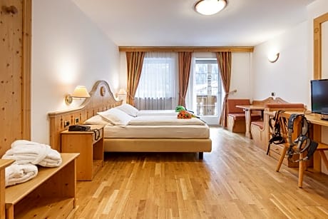 Superior Double or Twin Room with Mountain View