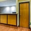 Days Inn by Wyndham Evansdale Waterloo
