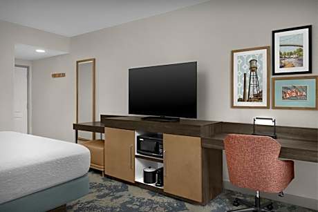 King Room with King Bed - Non-Smoking