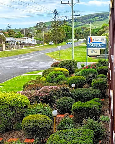 Deluxe Twin Studio with Patio - Accessible