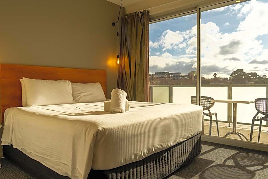 Cosmopolitan Hotel and Apartments