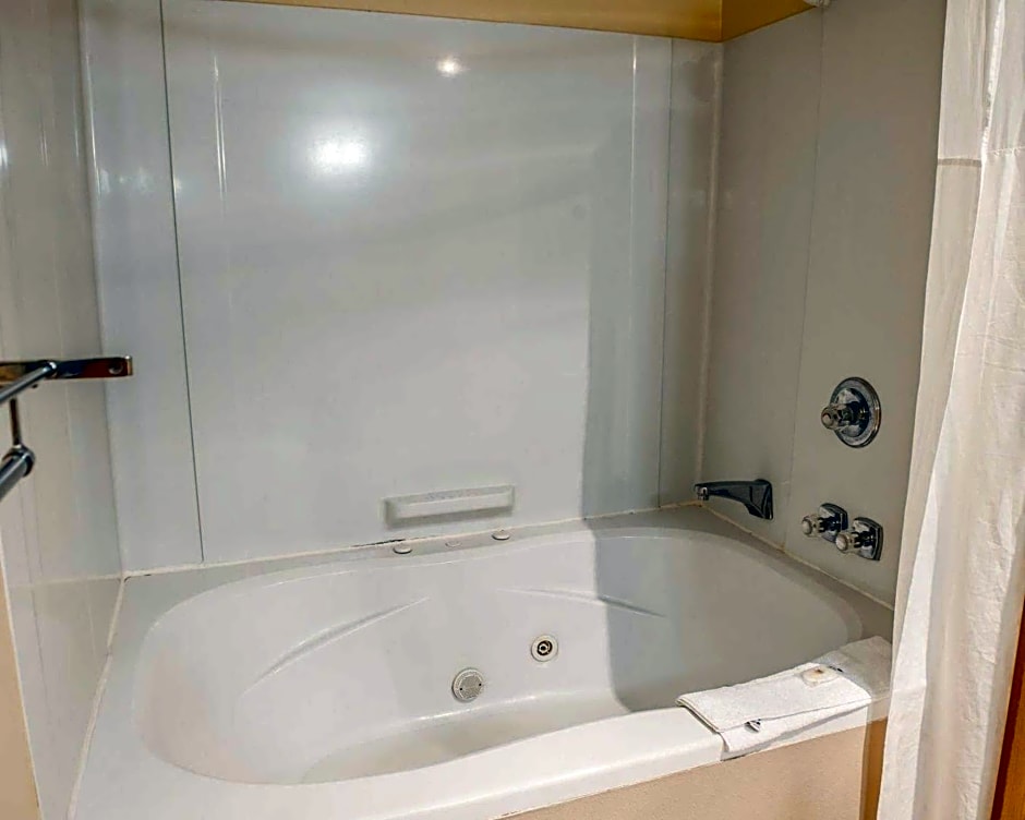 Quality Inn & Suites Lebanon I-65