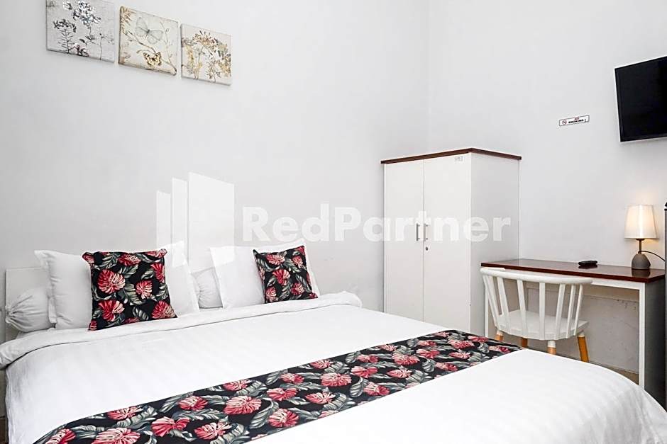 Just 11 Boutique Syariah Mitra RedDoorz near UGM Yogyakarta