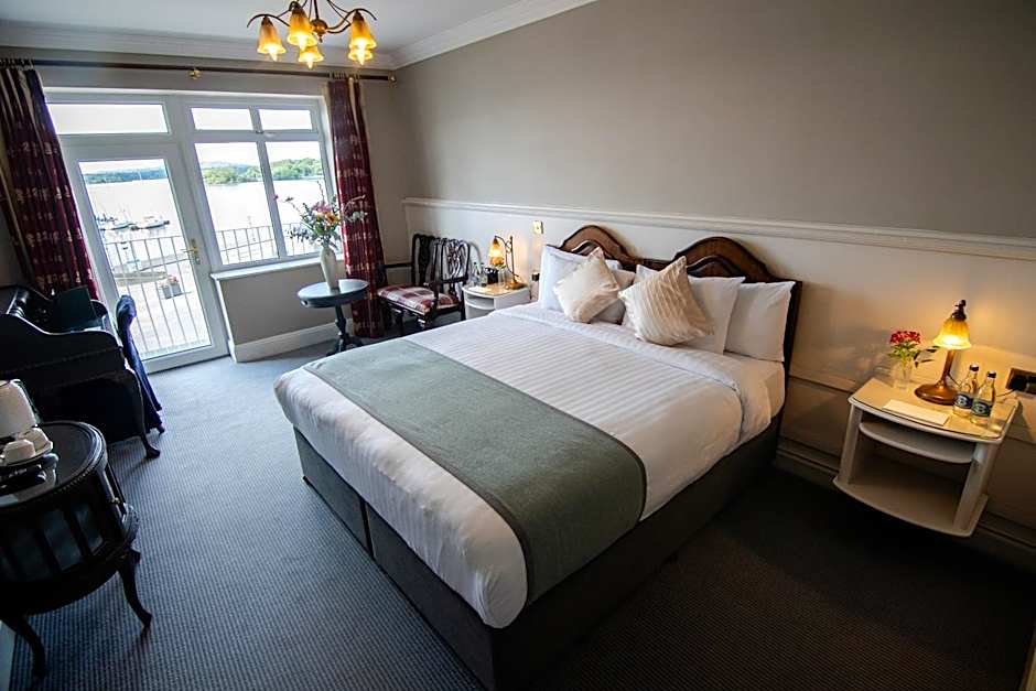 Lakeside Manor Hotel