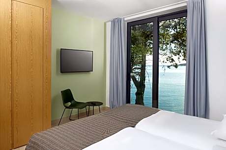 Detached Villa - Premium Beachfront Apartment