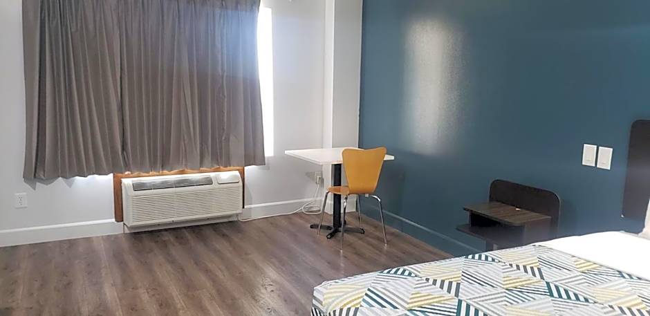 Studio 6 Suites Hesperia, CA West Main Street I 15