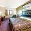 Super 8 by Wyndham Iola KS